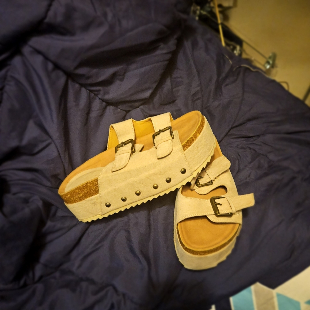 Womans platform sandals